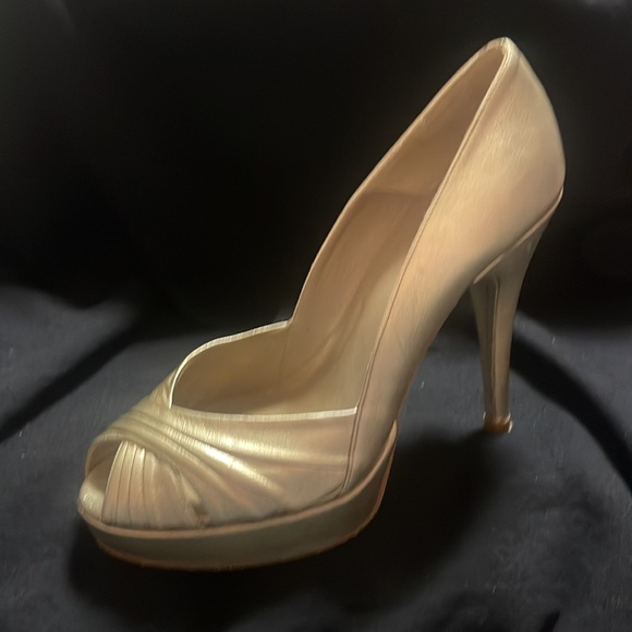 Stuart Weitzman Metallic Gold Heels USA Size 6 - Picture 12 of 13